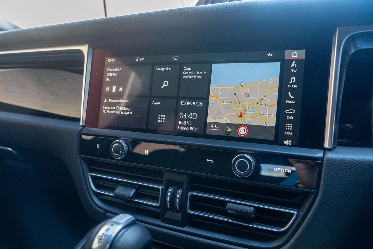 2022 Porsche Macan S 95B