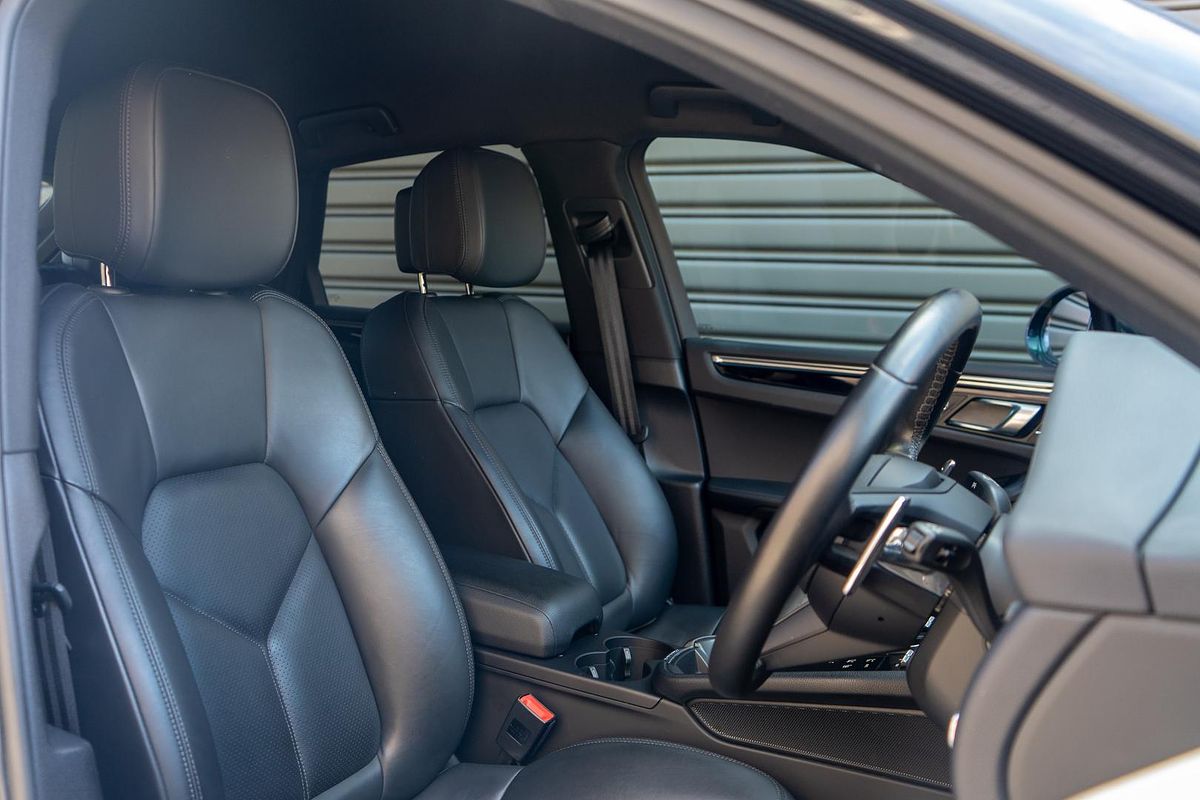 2022 Porsche Macan S 95B