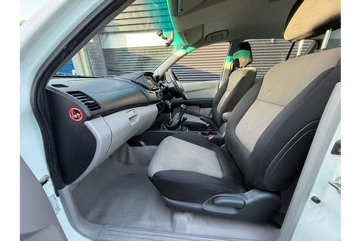 2013 Mitsubishi Triton GLX MN 4X4