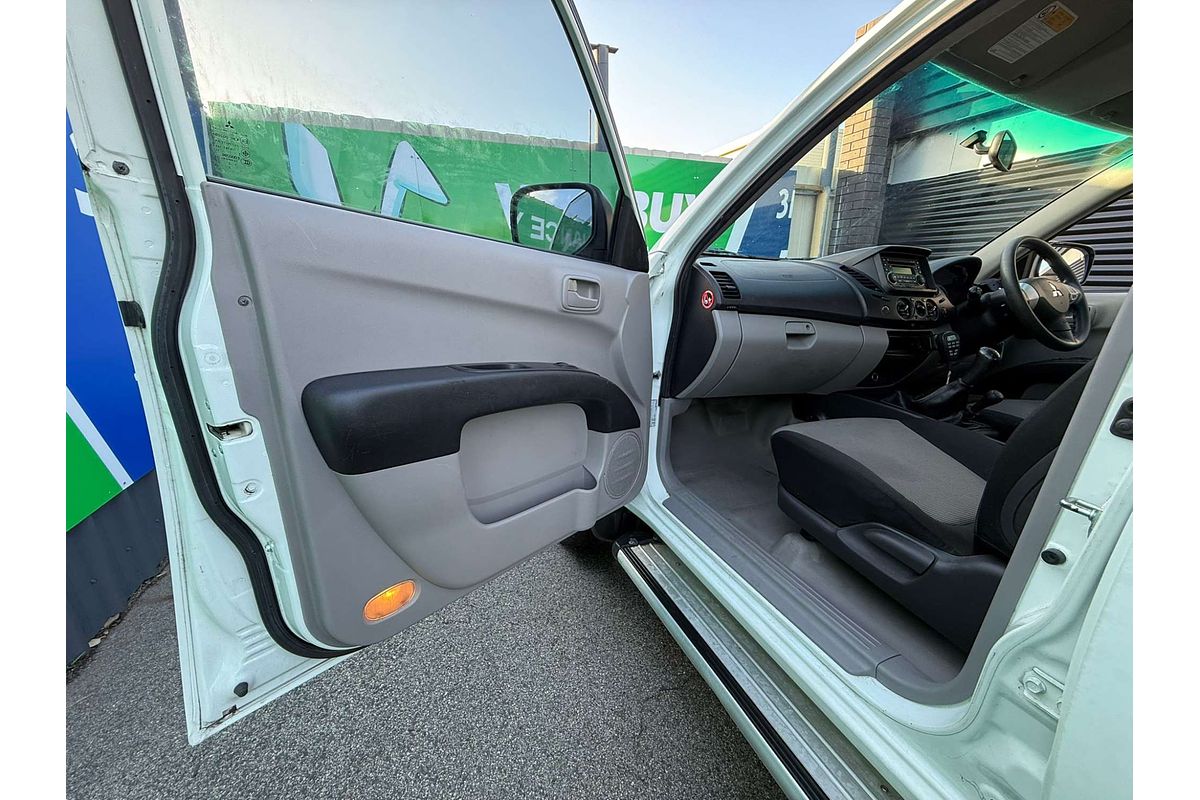 2013 Mitsubishi Triton GLX MN 4X4