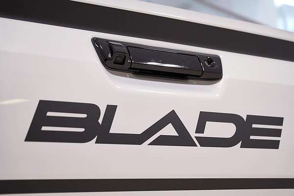 2025 Isuzu D-MAX BLADE 4X4