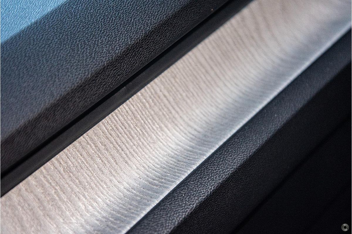 2025 Volvo XC40 Plus B4