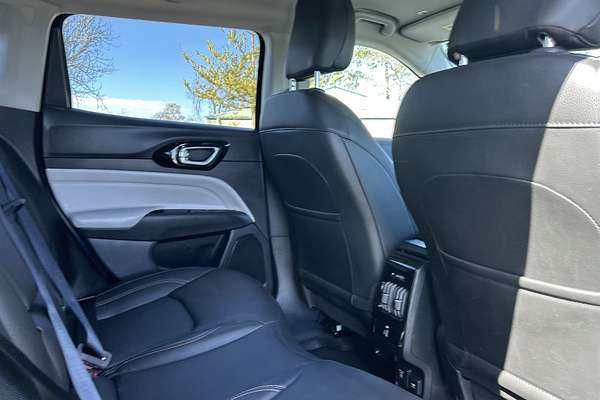 2023 Jeep Compass Limited M6
