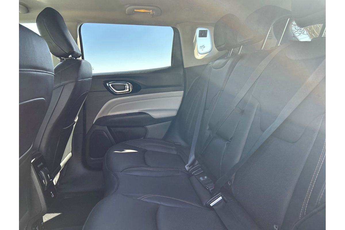 2023 Jeep Compass Limited M6