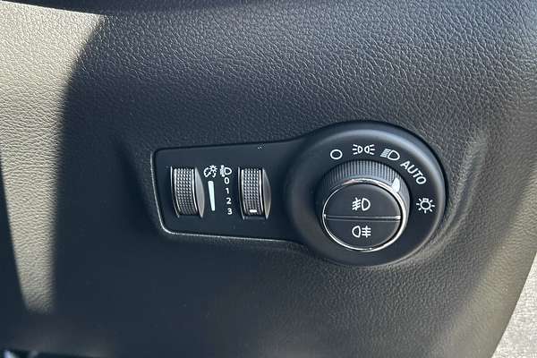 2023 Jeep Compass Limited M6