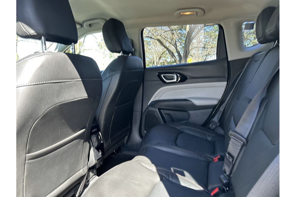 2023 Jeep Compass Limited M6