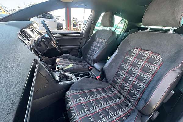 2014 Volkswagen Golf GTI 7