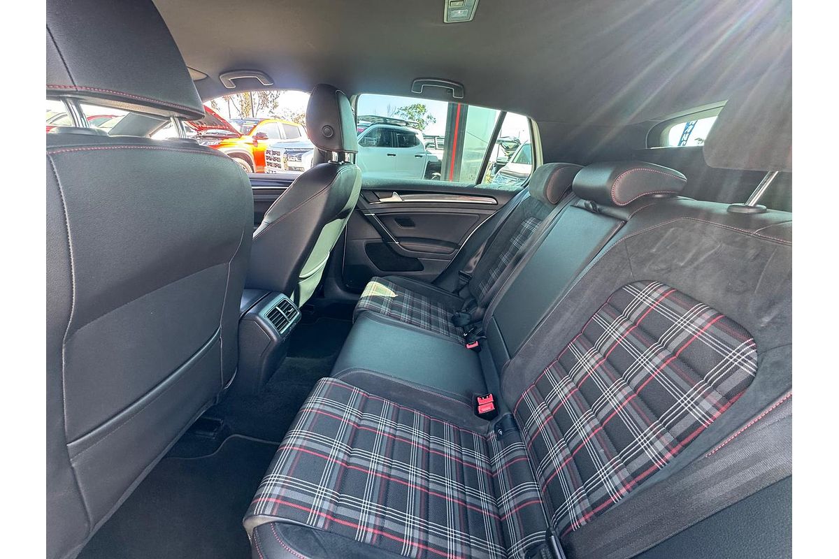 2014 Volkswagen Golf GTI 7