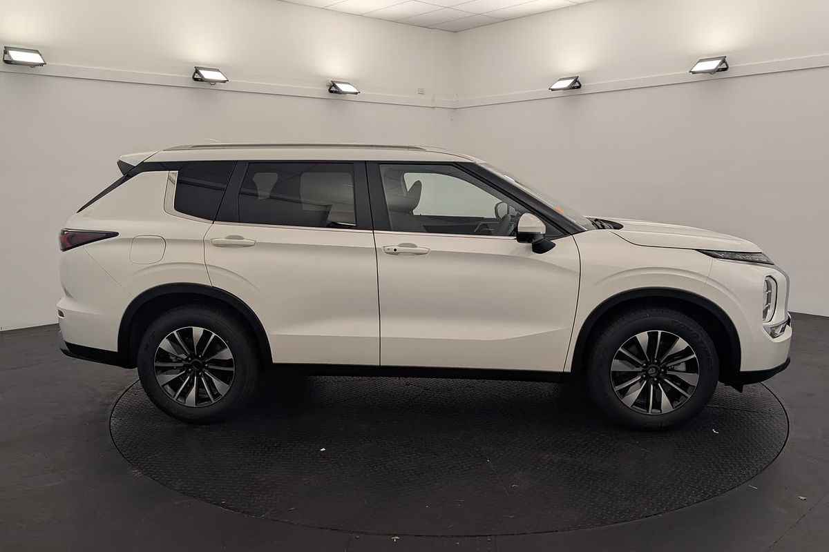 2025 Mitsubishi Outlander LS ZM