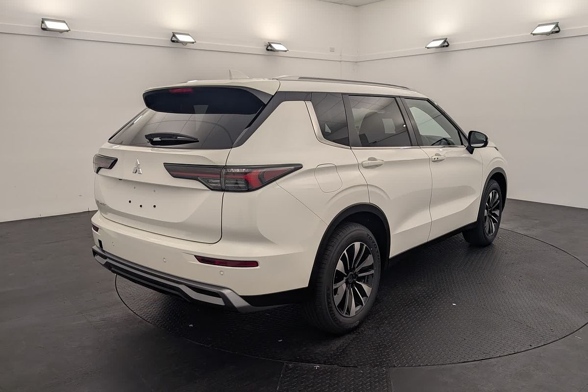 2025 Mitsubishi Outlander LS ZM