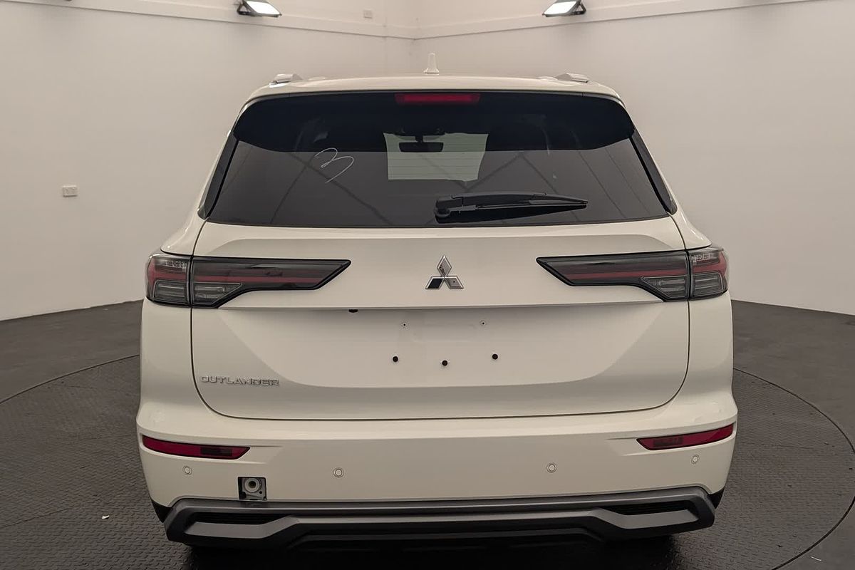 2025 Mitsubishi Outlander LS ZM