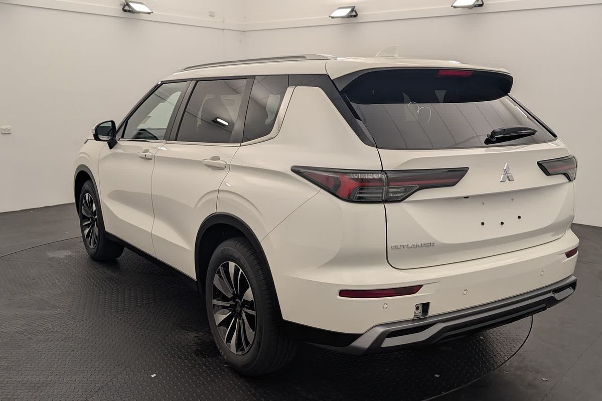 2025 Mitsubishi Outlander LS ZM