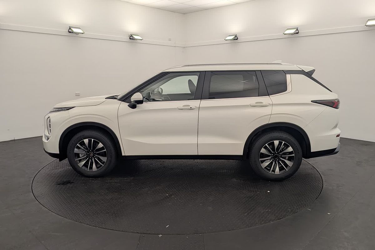 2025 Mitsubishi Outlander LS ZM
