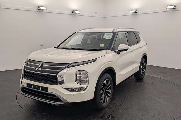 2025 Mitsubishi Outlander LS ZM
