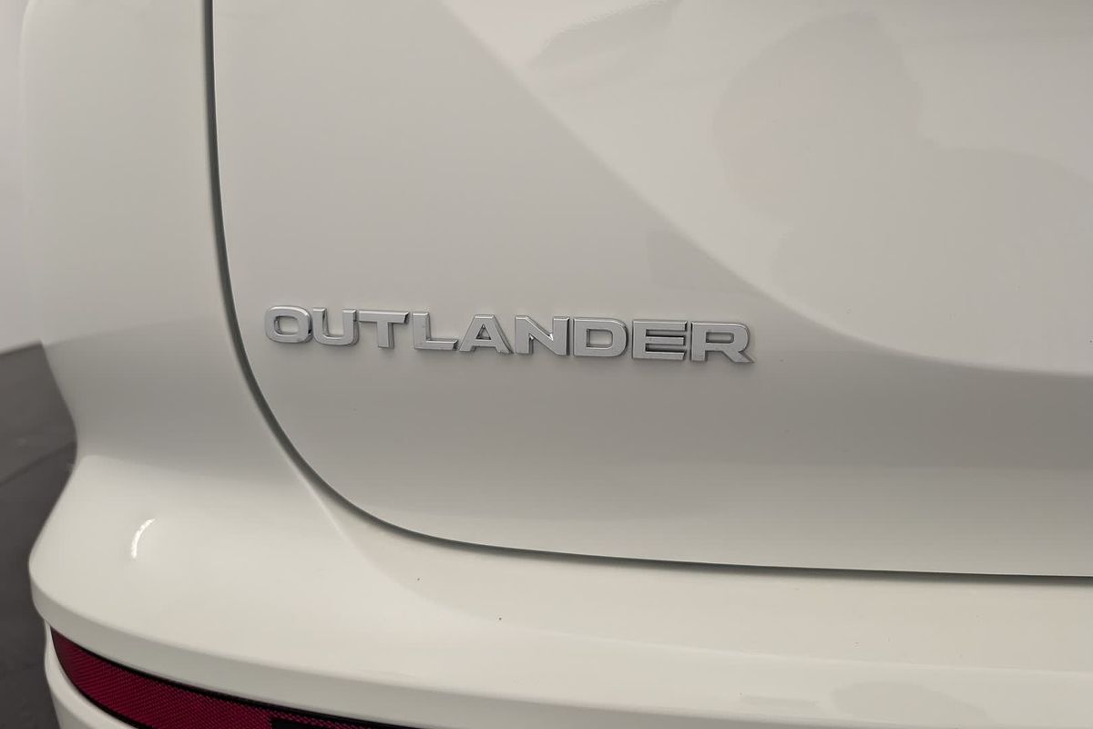 2025 Mitsubishi Outlander LS ZM