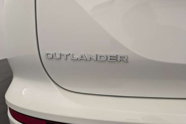 2025 Mitsubishi Outlander LS ZM