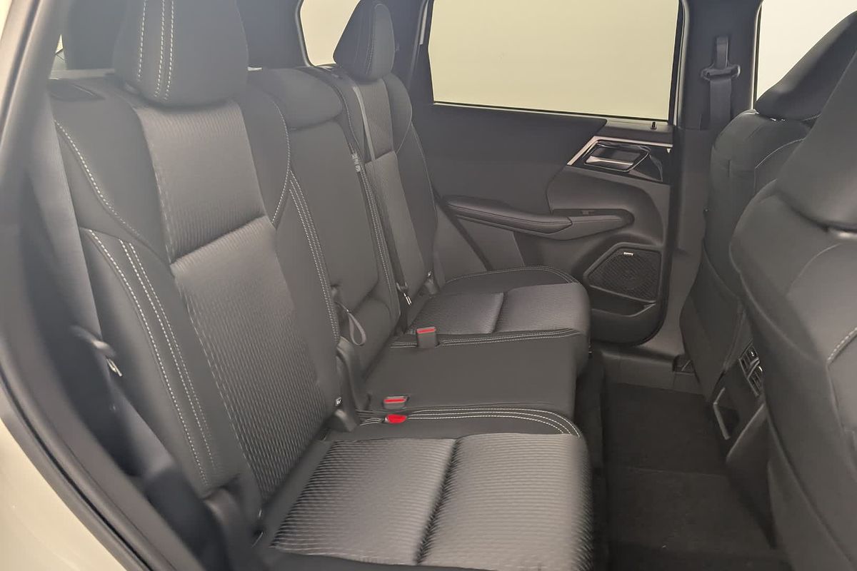 2025 Mitsubishi Outlander LS ZM