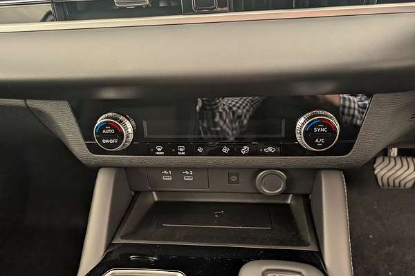 2025 Mitsubishi Outlander LS ZM