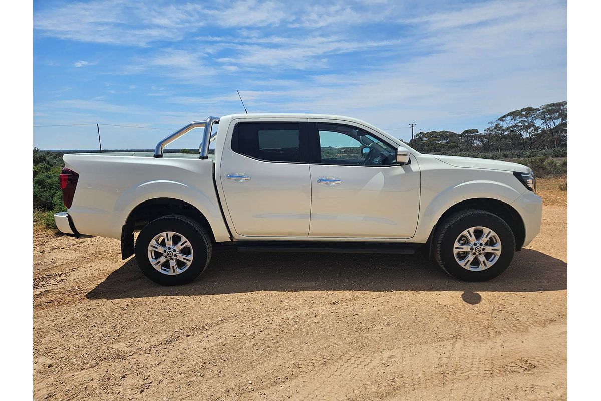 2023 Nissan Navara ST D23