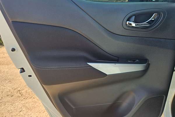 2023 Nissan Navara ST D23