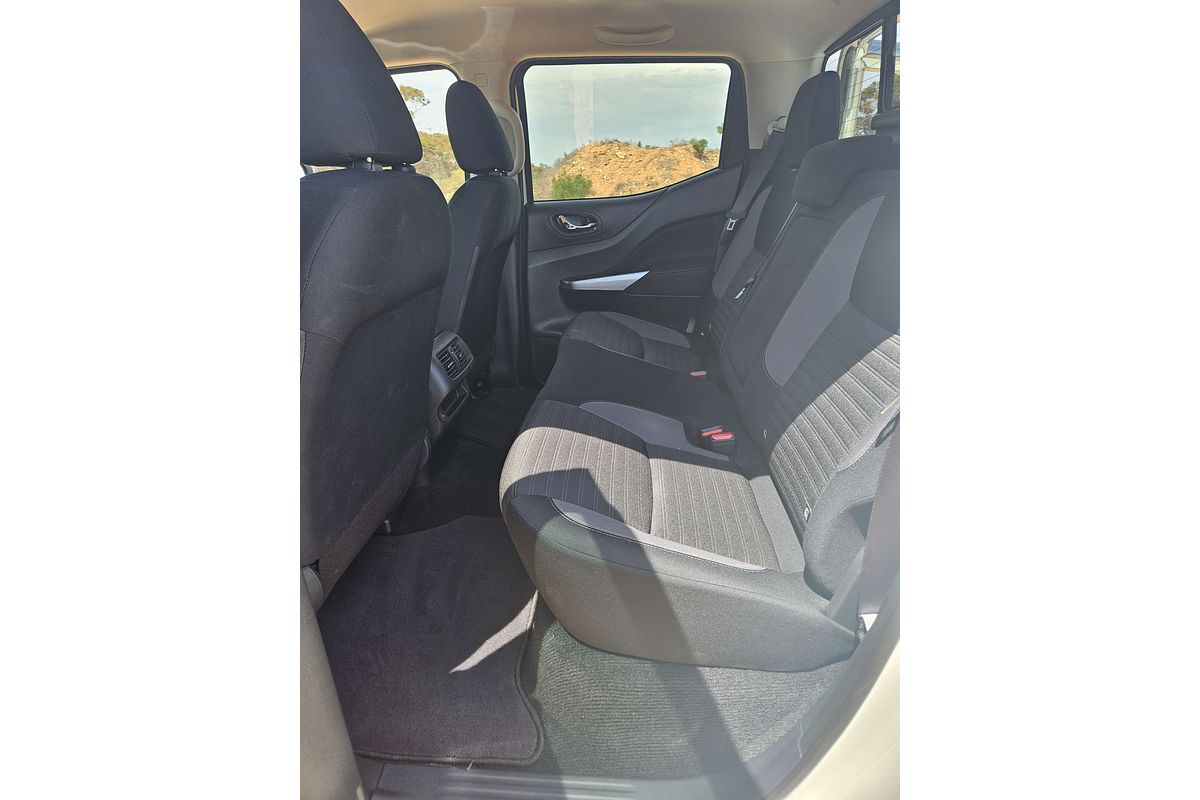 2023 Nissan Navara ST D23