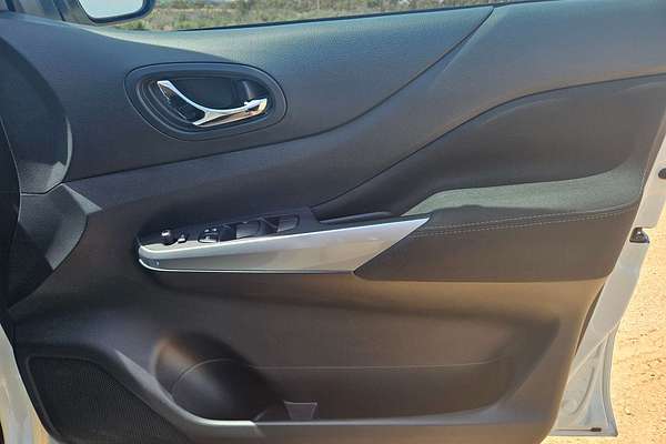2023 Nissan Navara ST D23