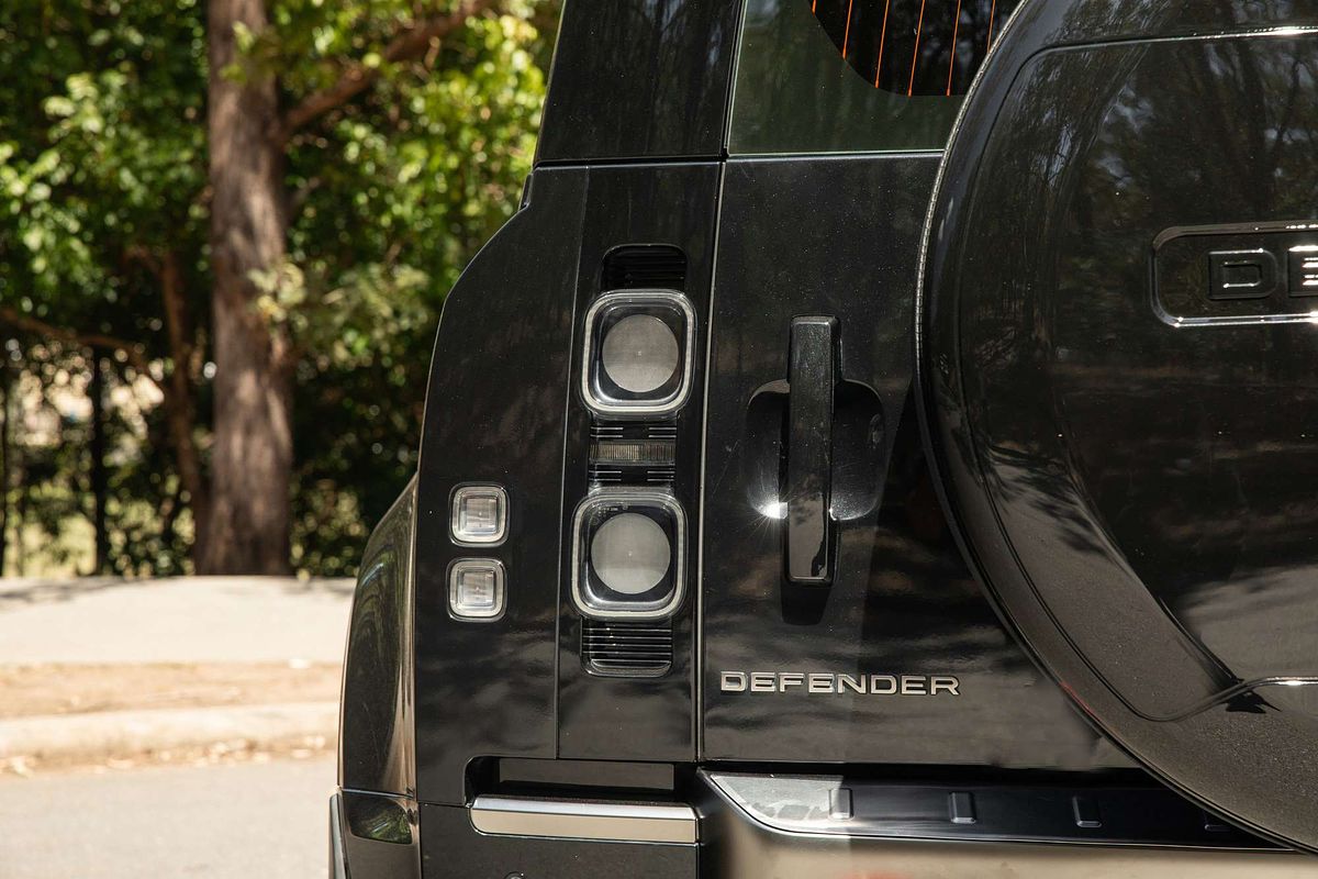 2021 Land Rover Defender 110 P400 X L663