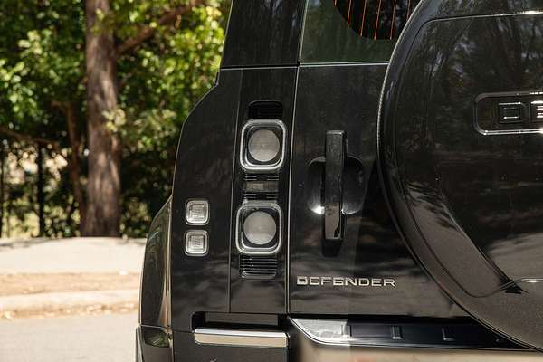 2021 Land Rover Defender 110 P400 X L663