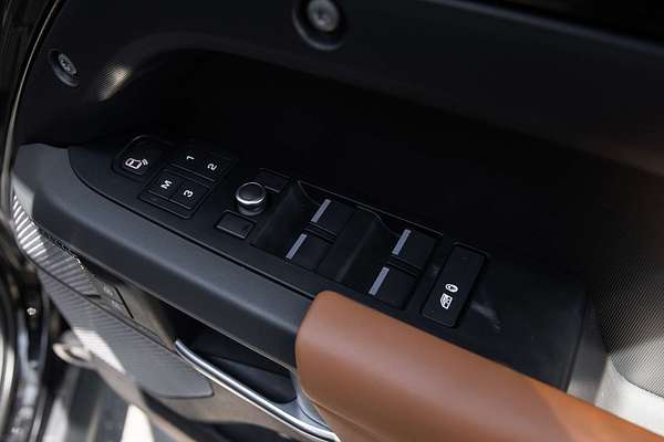 2021 Land Rover Defender 110 P400 X L663