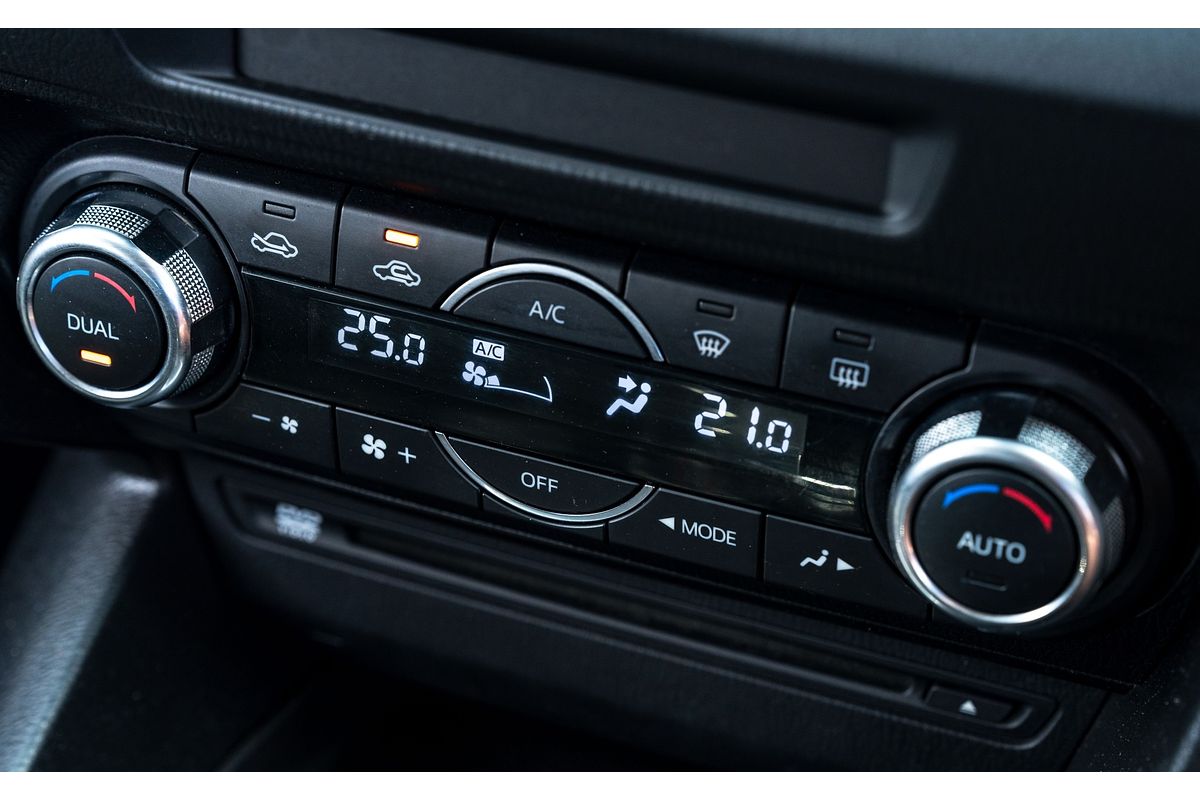 2013 Mazda Axela