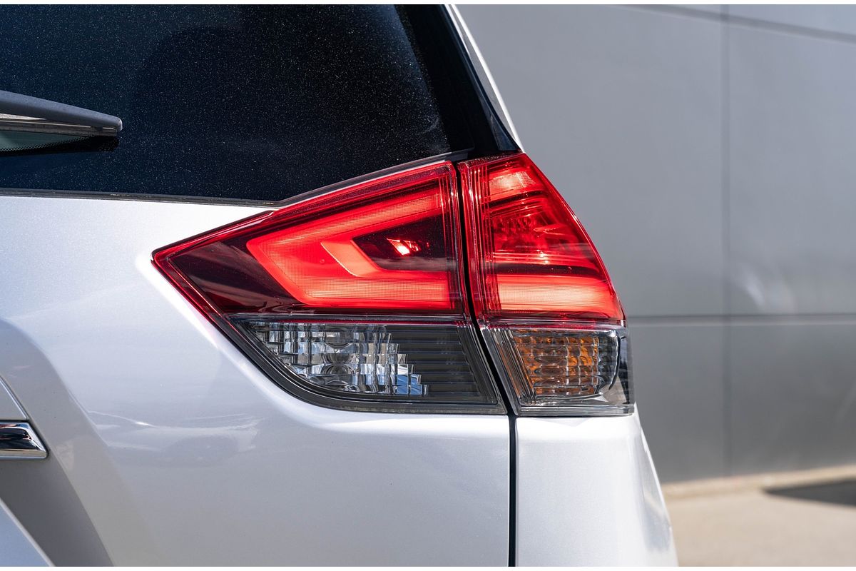 2021 Nissan X-TRAIL St-L 2.5P/6Cvt/Sw/5D