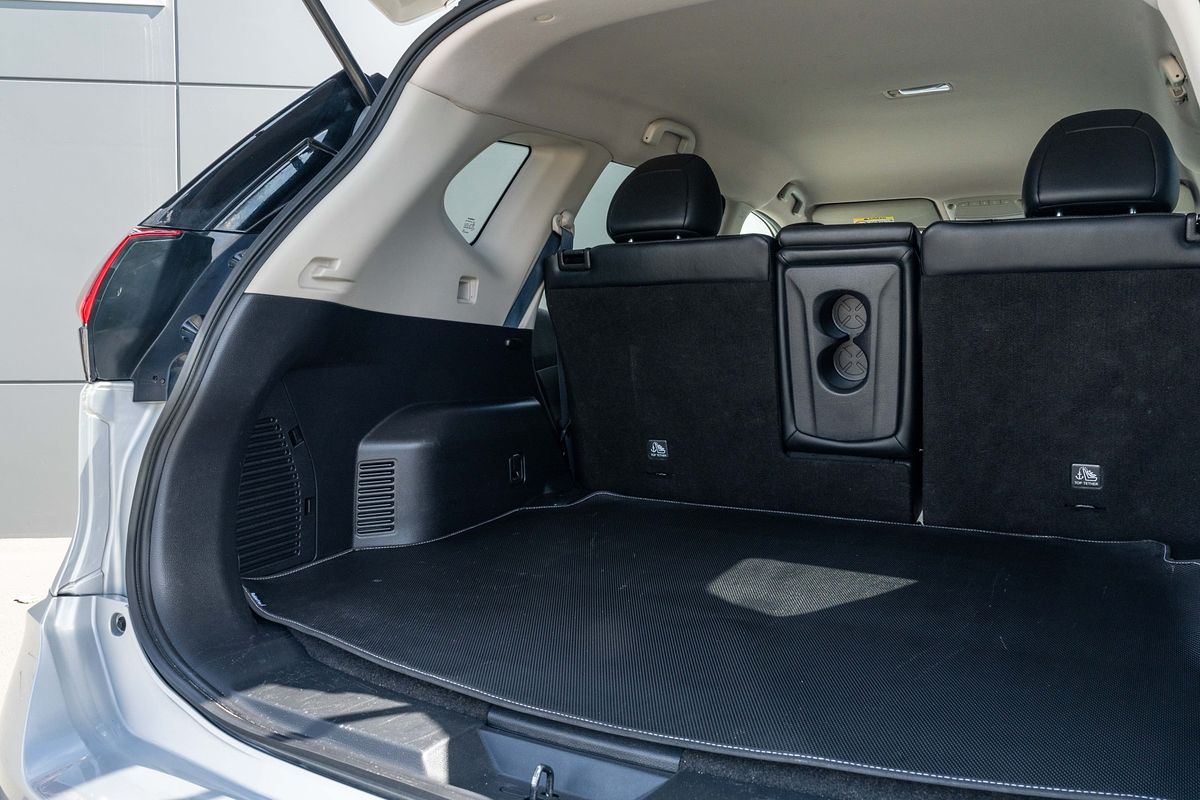 2021 Nissan X-TRAIL St-L 2.5P/6Cvt/Sw/5D