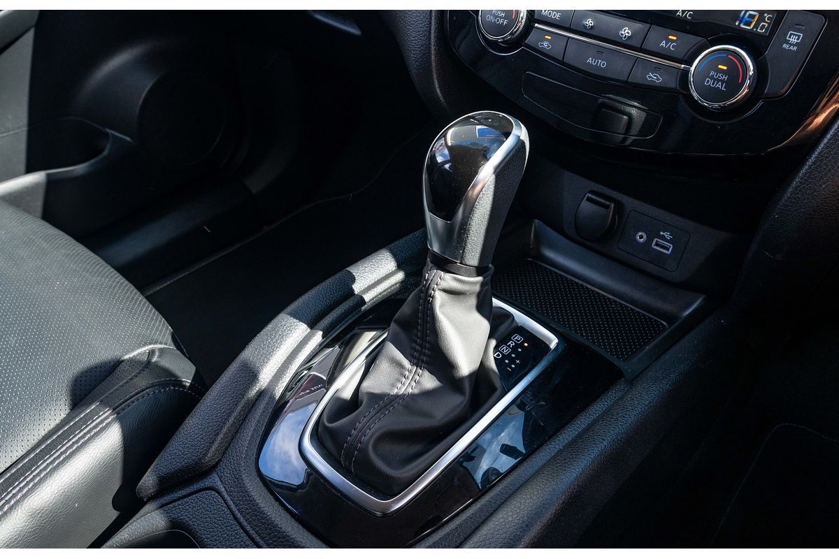 2021 Nissan X-TRAIL St-L 2.5P/6Cvt/Sw/5D