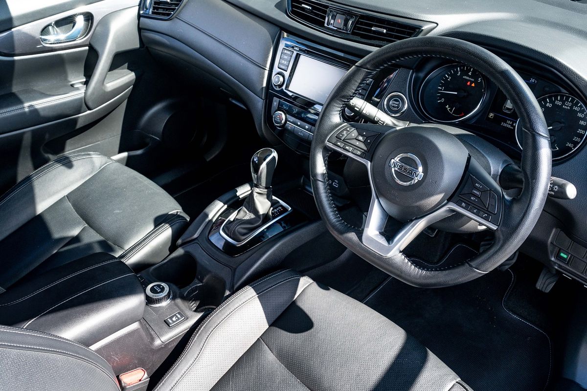 2021 Nissan X-TRAIL St-L 2.5P/6Cvt/Sw/5D