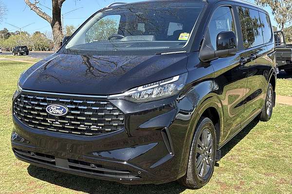 2025 Ford Tourneo Titanium X AV SWB