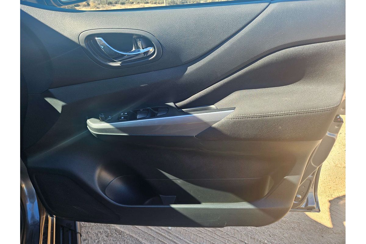 2023 Nissan Navara ST D23