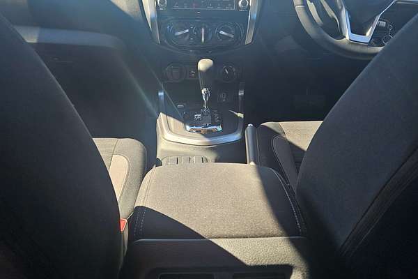 2023 Nissan Navara ST D23