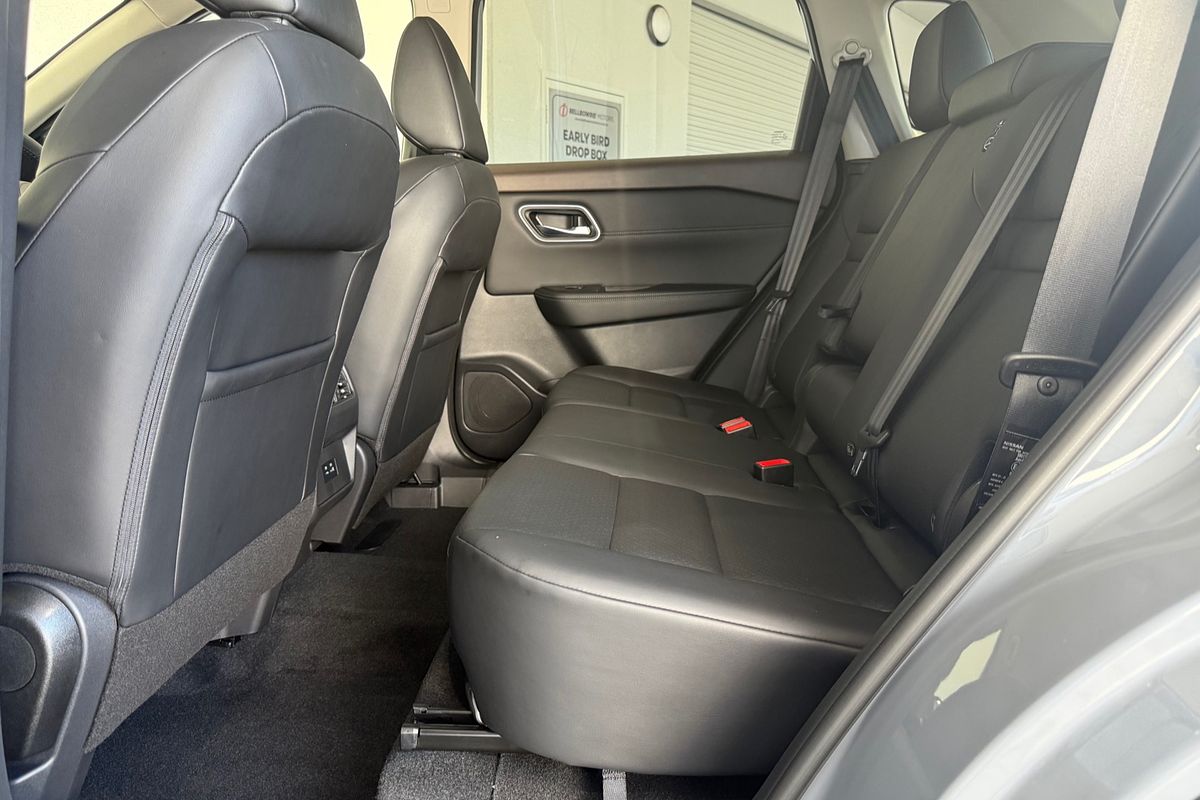2025 Nissan X-TRAIL ST-L T33