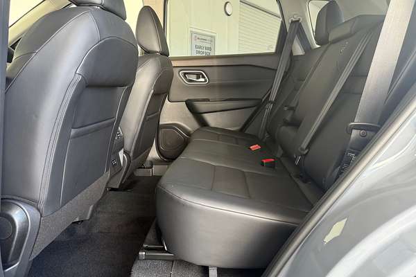 2025 Nissan X-TRAIL ST-L T33