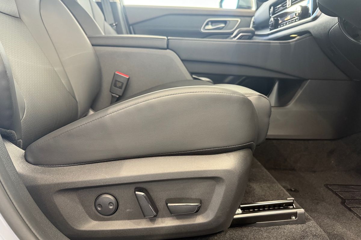2025 Nissan X-TRAIL ST-L T33