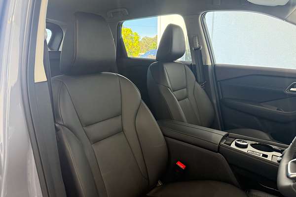 2025 Nissan X-TRAIL ST-L T33