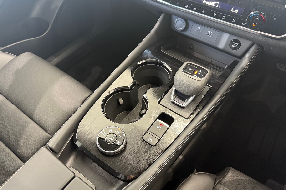 2025 Nissan X-TRAIL ST-L T33