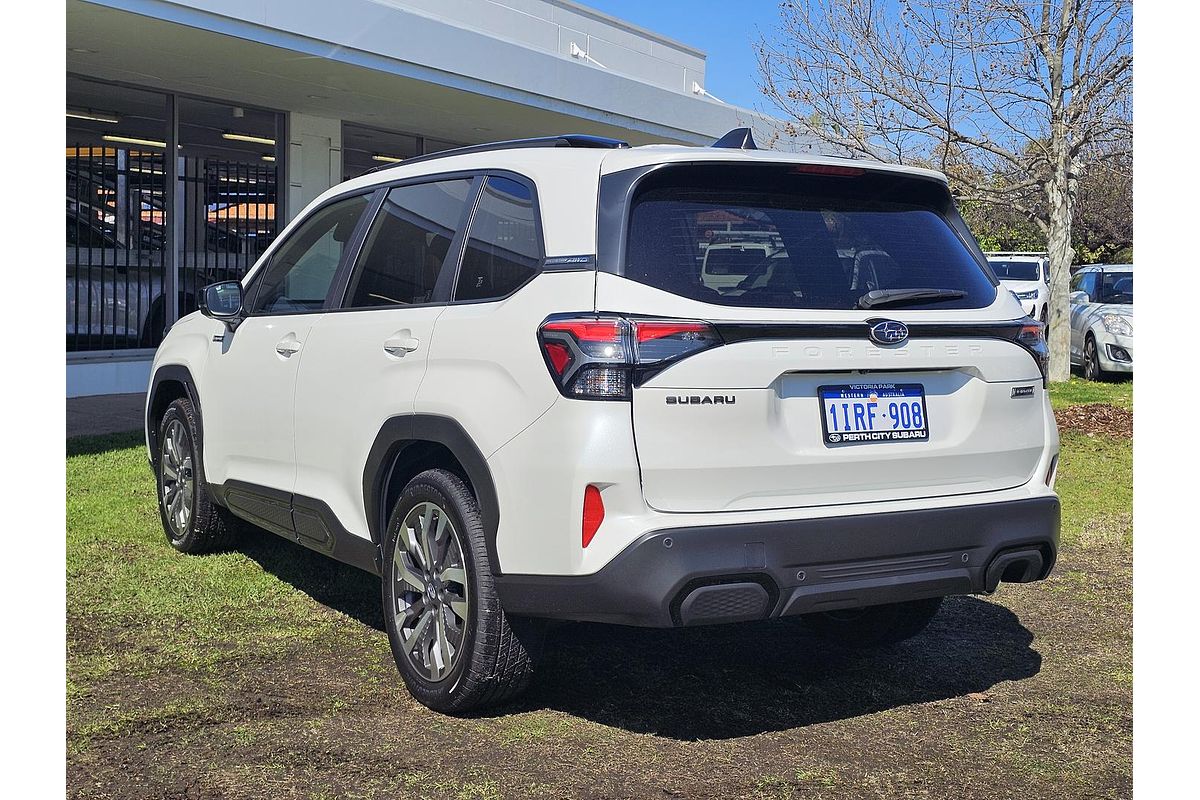 2025 Subaru Forester Hybrid Touring S6