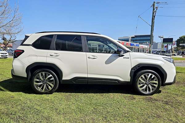 2025 Subaru Forester Hybrid Touring S6