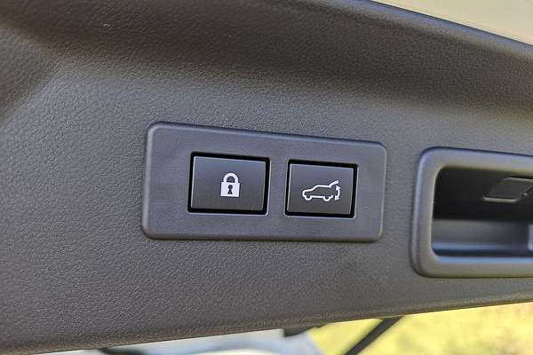 2025 Subaru Forester Hybrid Touring S6