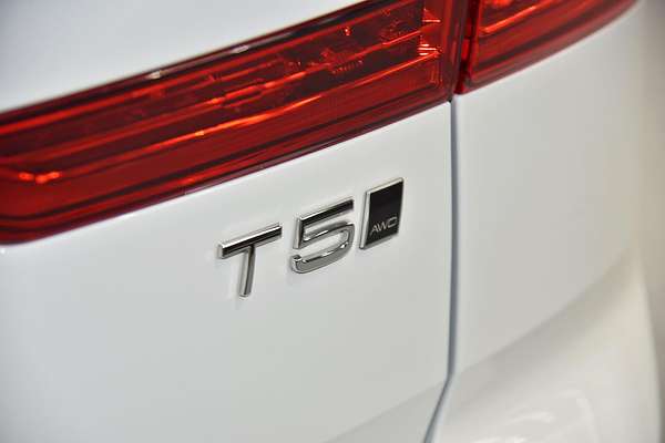 2019 Volvo XC60 T5 Momentum
