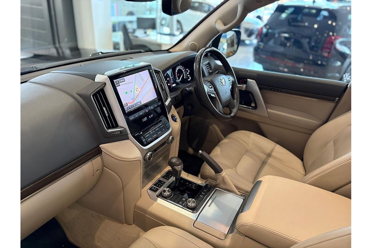 2020 Toyota Landcruiser Sahara VDJ200R