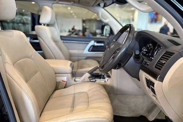 2020 Toyota Landcruiser Sahara VDJ200R