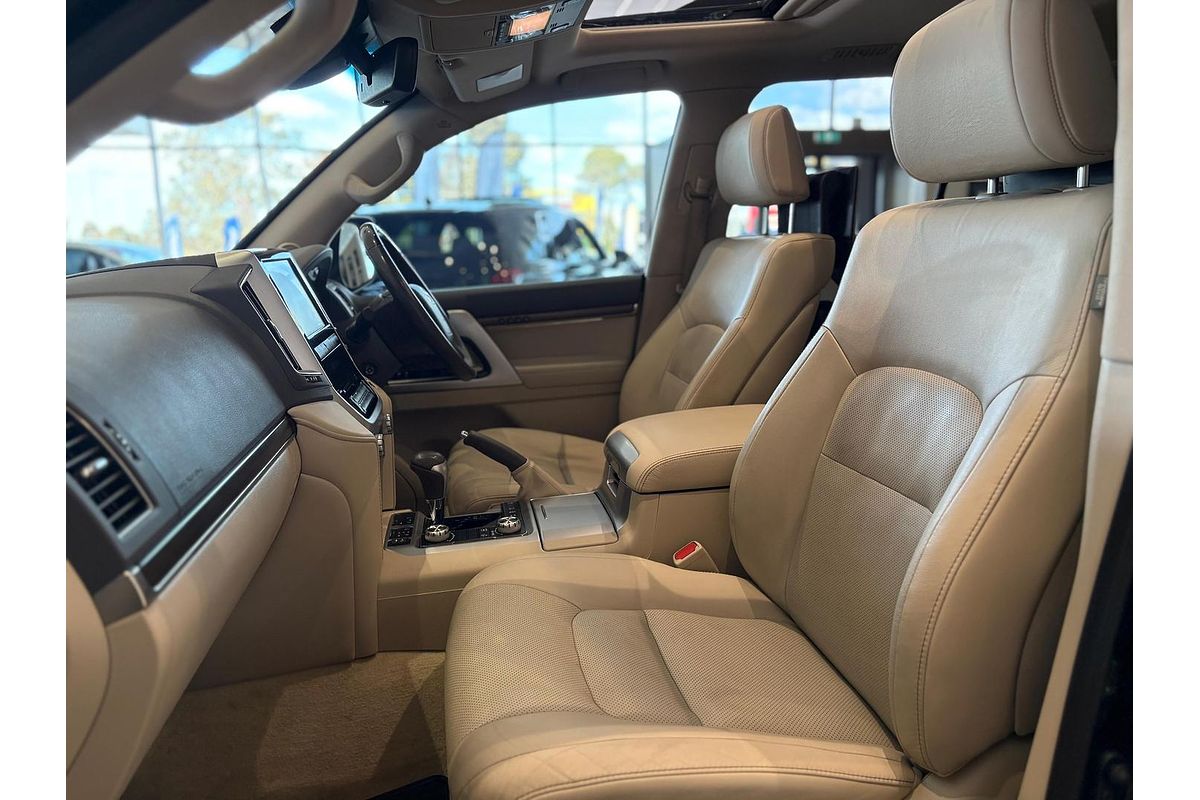 2020 Toyota Landcruiser Sahara VDJ200R