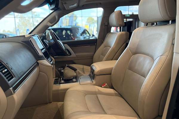 2020 Toyota Landcruiser Sahara VDJ200R